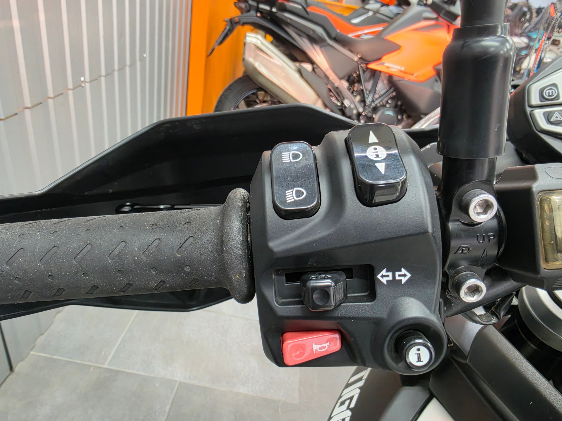 TRIUMPH Tiger 800 XC ABS-image-3