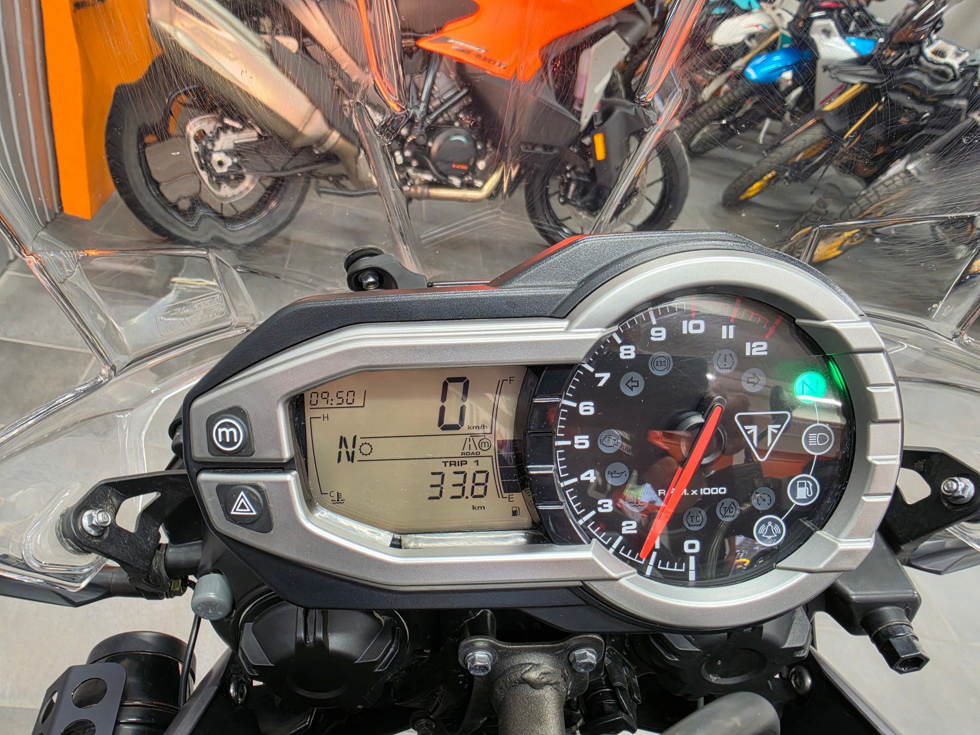 TRIUMPH Tiger 800 XC ABS-image-1