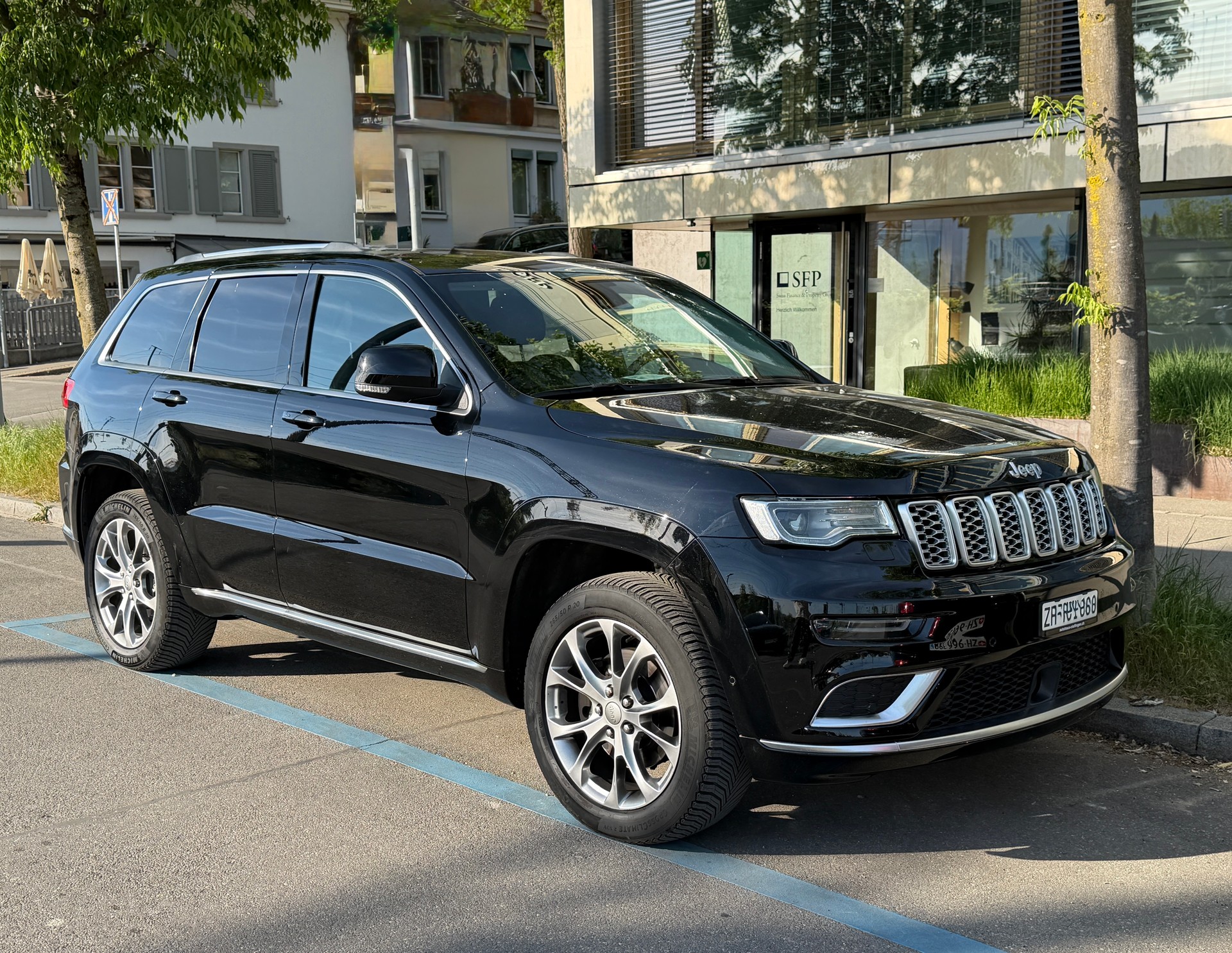 JEEP Grand Cherokee 3.0 CRD Summit Automatic-showroom-element-1