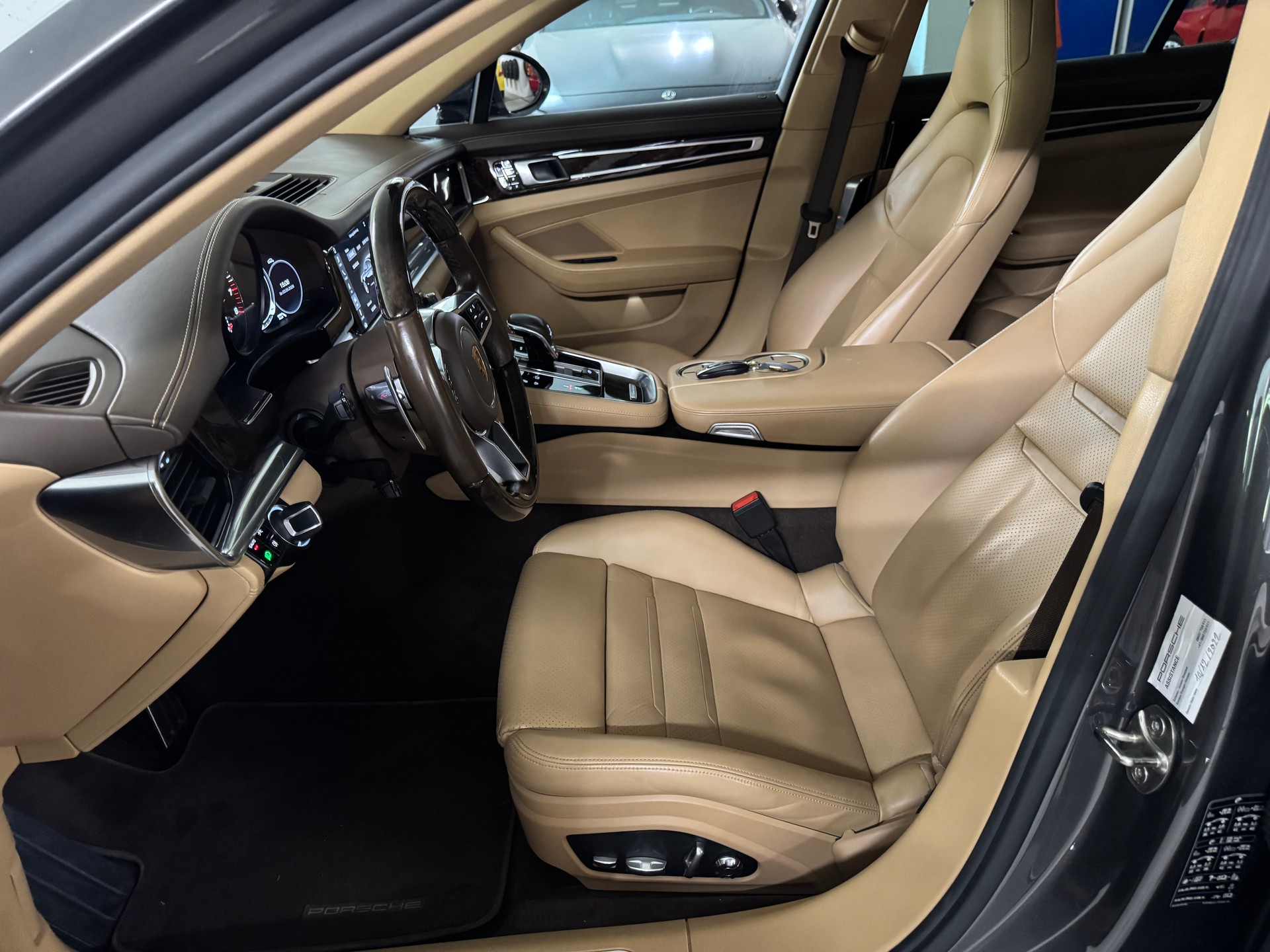 PORSCHE Panamera 4S PDK CH-Fahrzeug-image-8