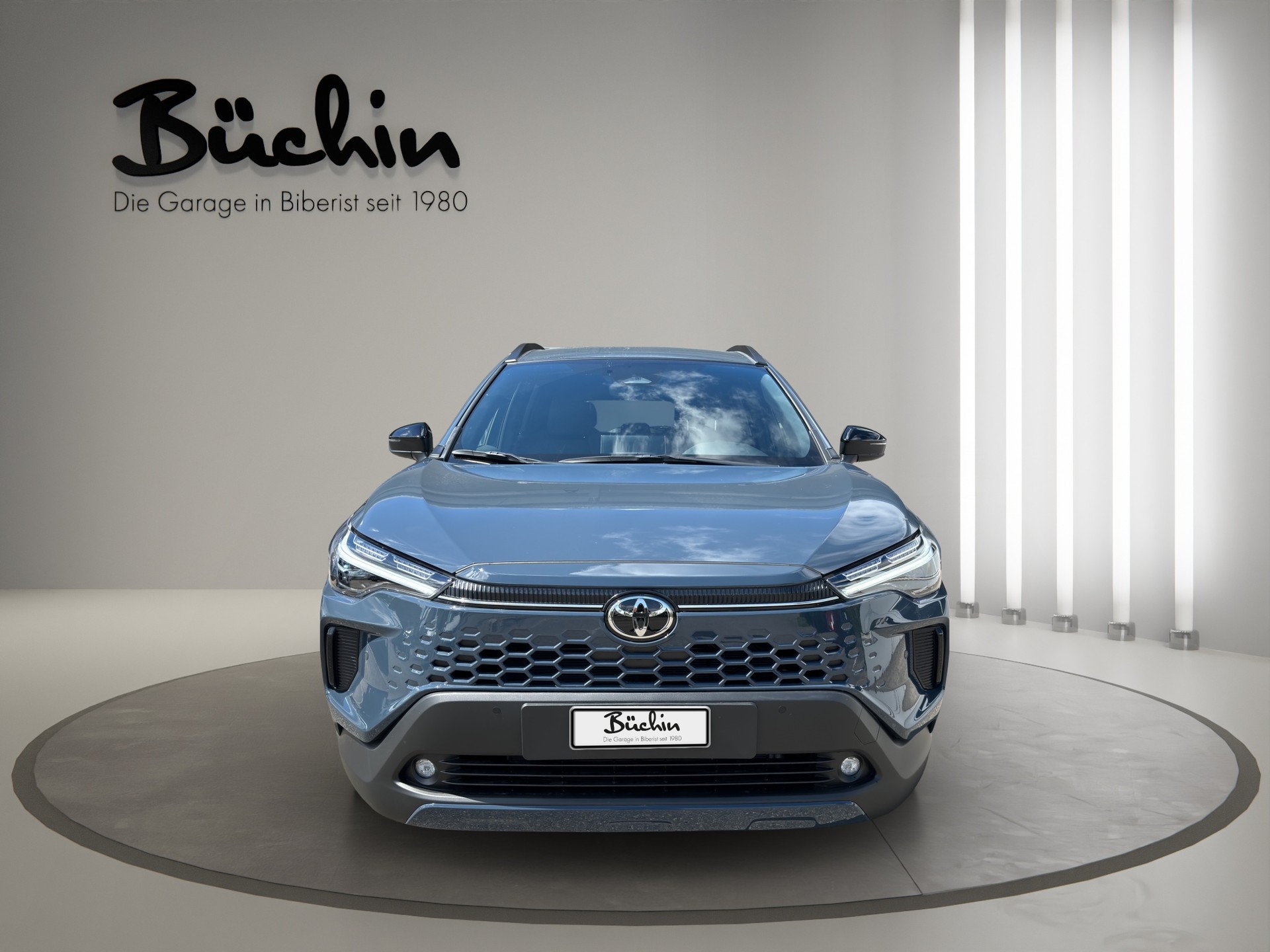 TOYOTA Corolla Cross 1.8 Trend e-CVT-showroom-element-1