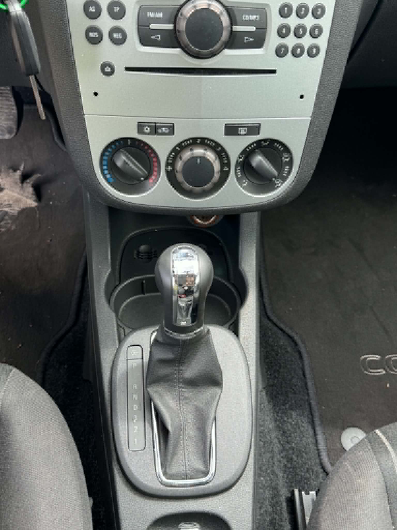 OPEL Corsa 1.4 TP Color Edition Automatic-image-2