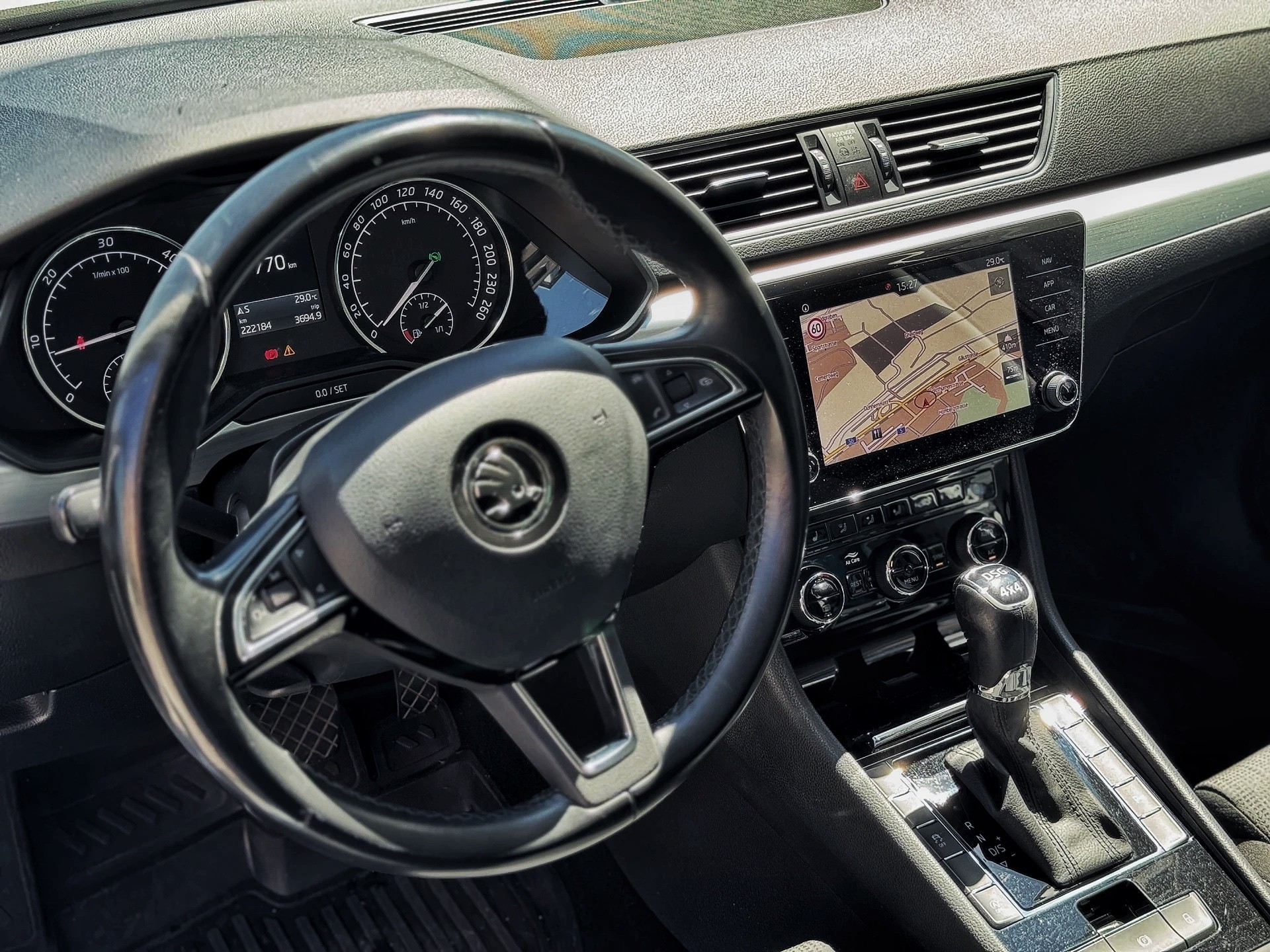 SKODA Superb Combi 2.0 TDi Ambition 4x4 DSG-image-15