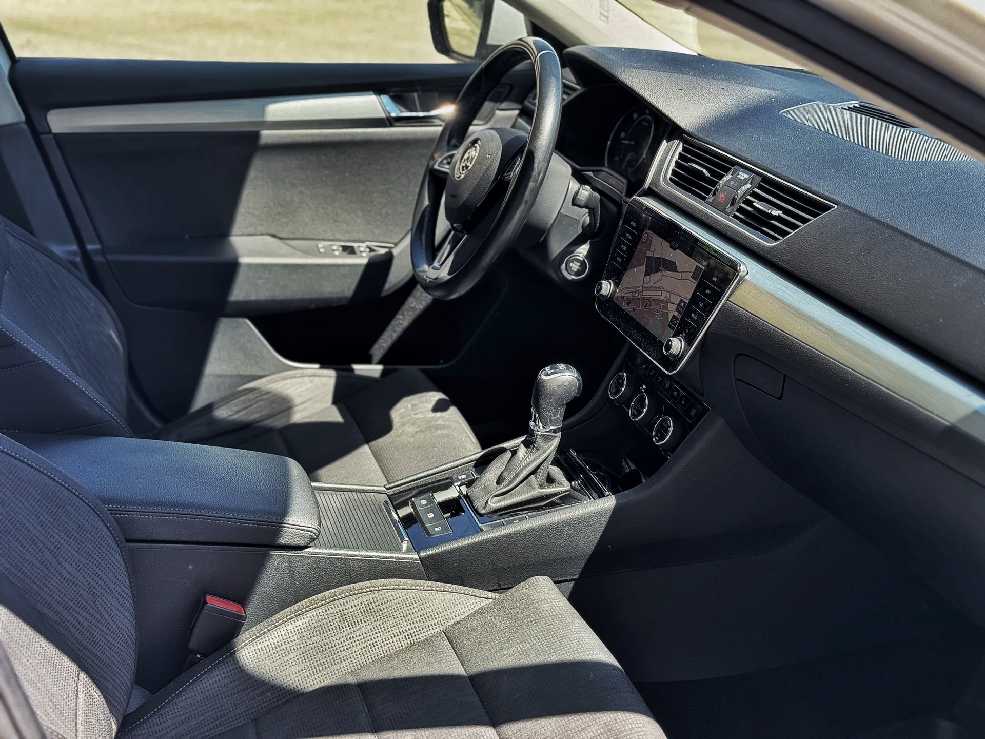 SKODA Superb Combi 2.0 TDi Ambition 4x4 DSG-image-24