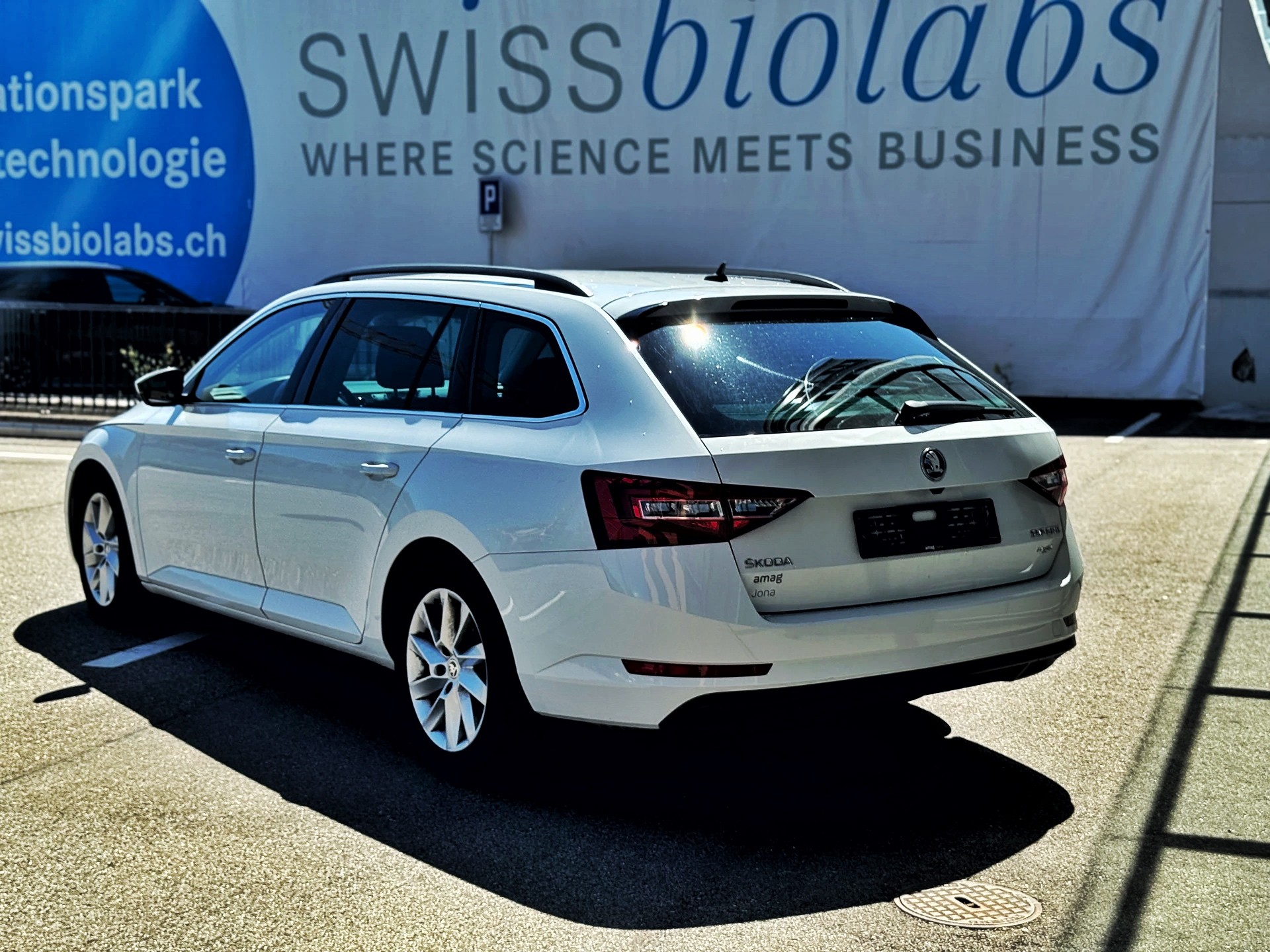SKODA Superb Combi 2.0 TDi Ambition 4x4 DSG-image-4