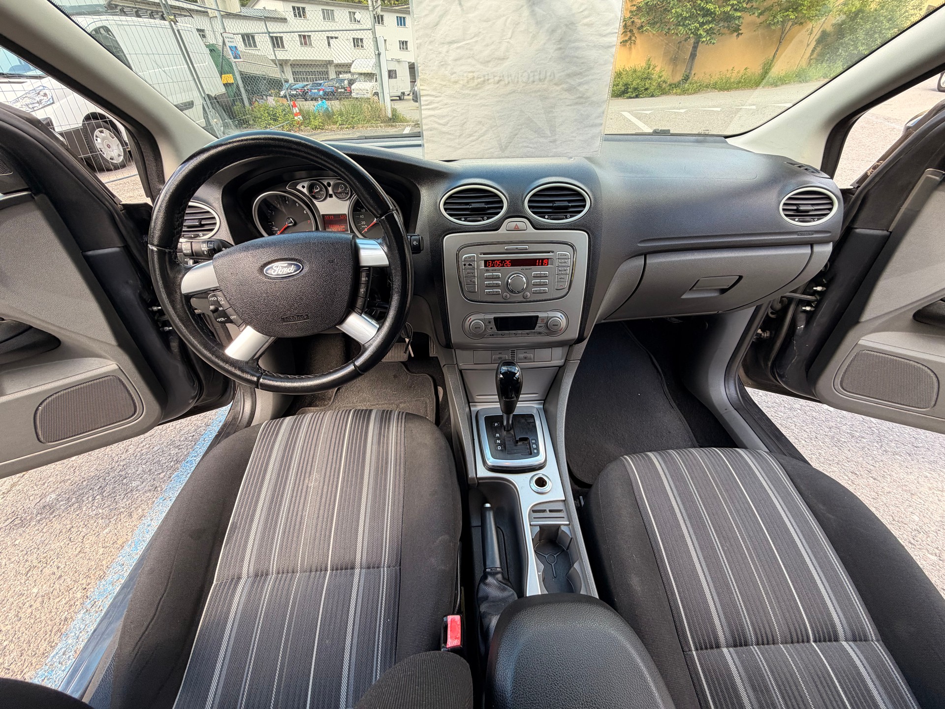 FORD Focus 2.0i Carving Automatic-image-23
