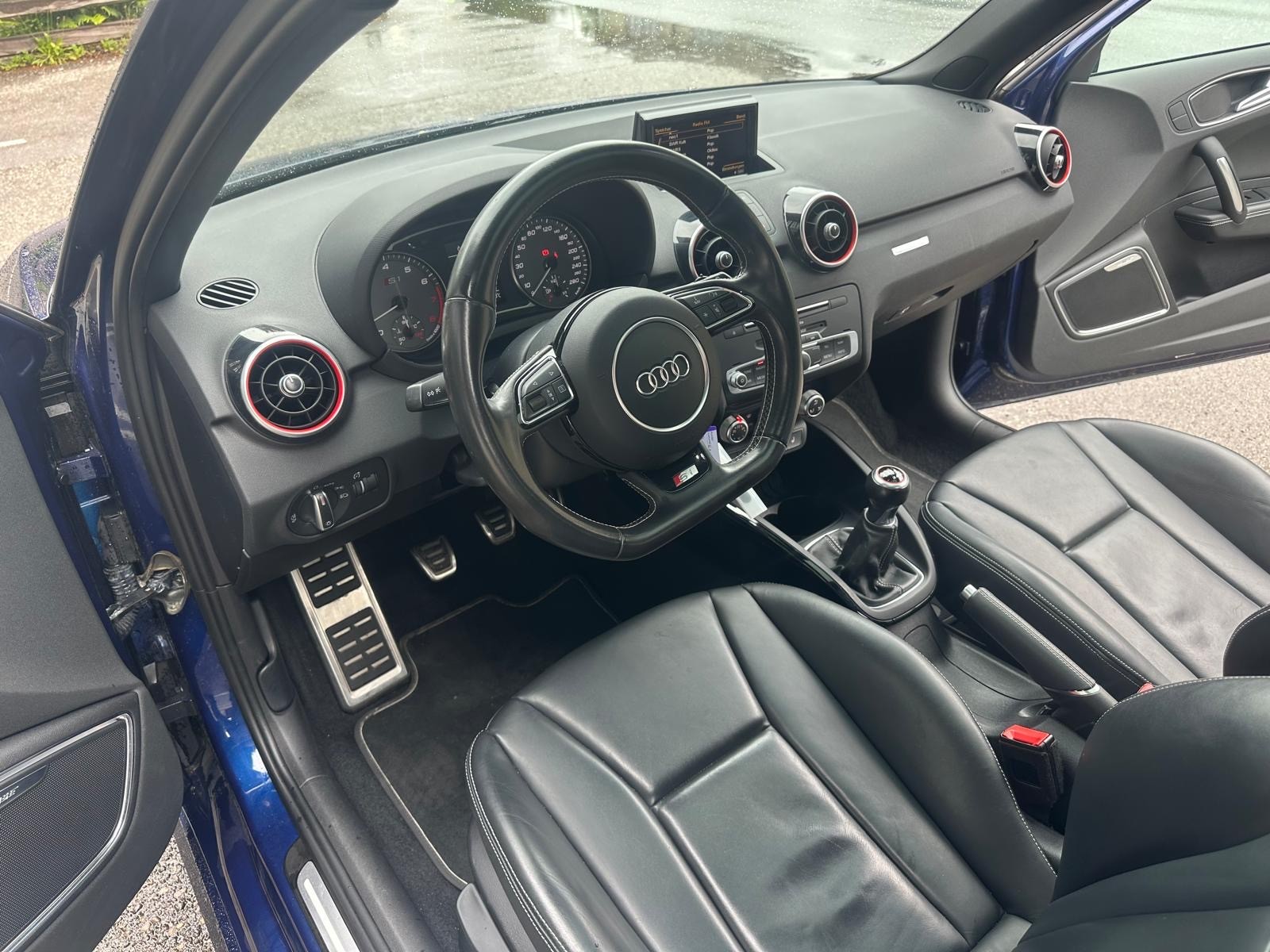AUDI S1 2.0 TFSI quattro-image-8