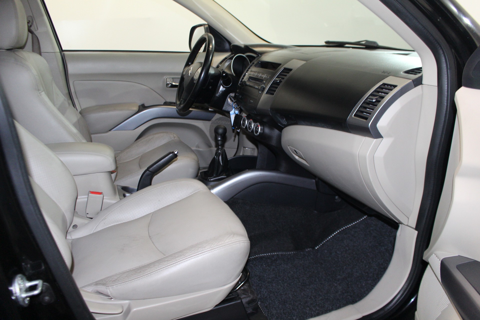CITROEN C-Crosser 2.2 16V HDi Exclusive-image-12