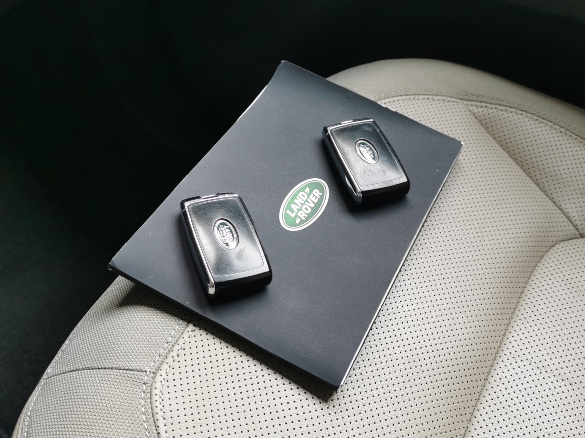 LAND ROVER Defender 110 D240 SD4 SE AT8-image-21