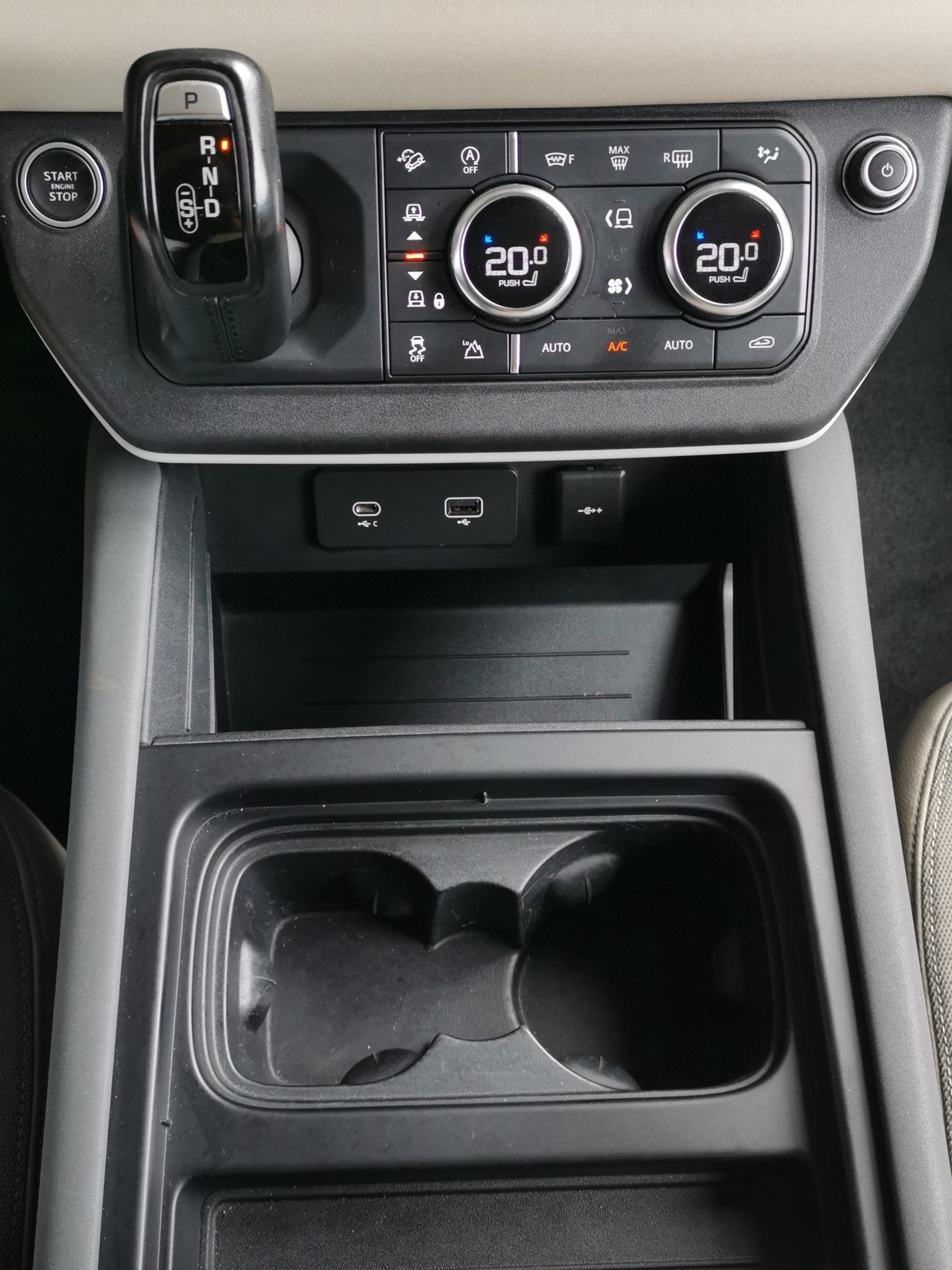 LAND ROVER Defender 110 D240 SD4 SE AT8-image-20