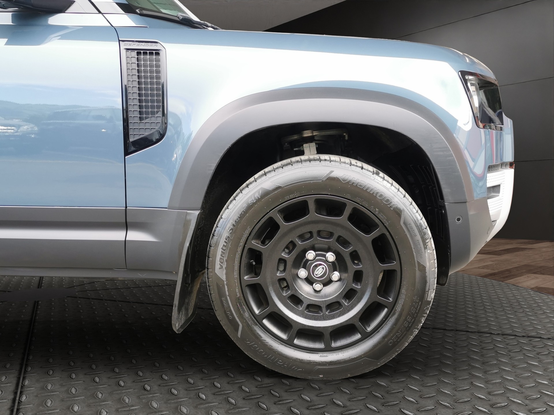 LAND ROVER Defender 110 D240 SD4 SE AT8-showroom-element-3