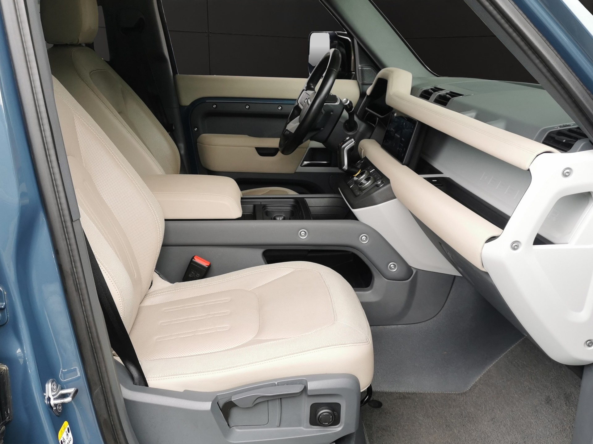 LAND ROVER Defender 110 D240 SD4 SE AT8-image-14