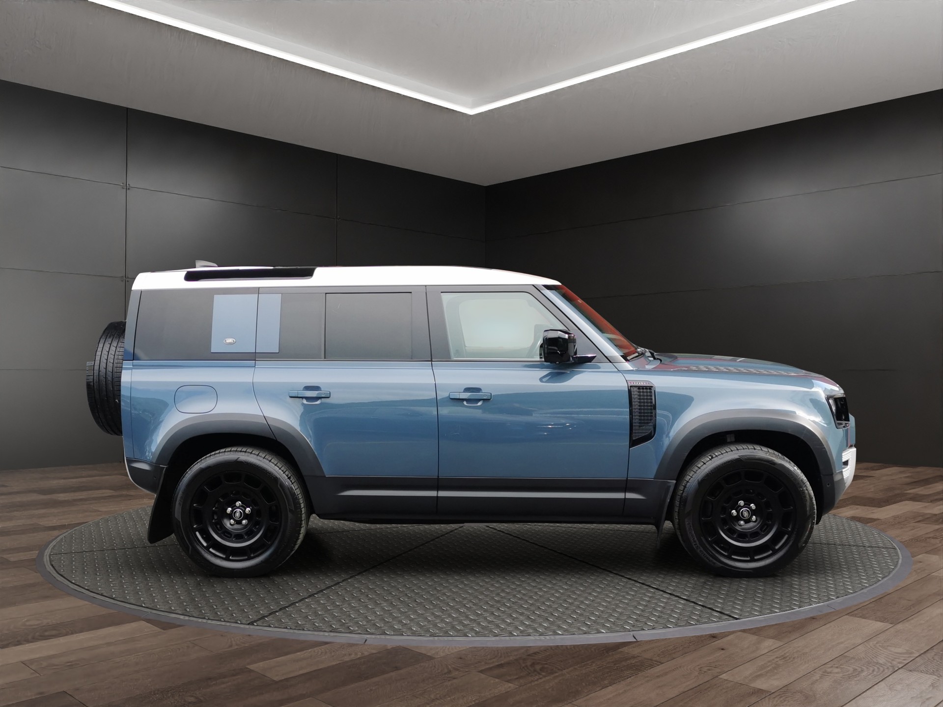 LAND ROVER Defender 110 D240 SD4 SE AT8-image-4