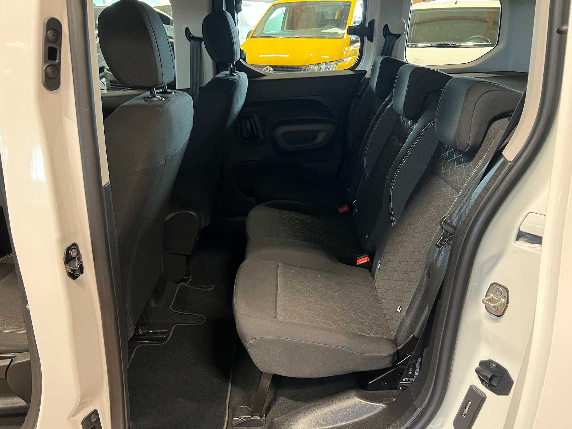PEUGEOT Rifter 1.2 PureTech Allure-image-9