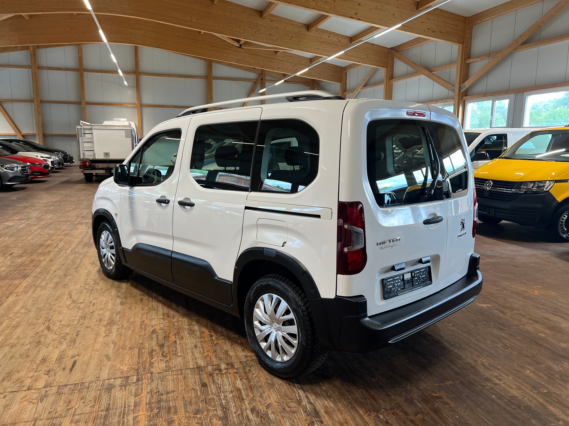 PEUGEOT Rifter 1.2 PureTech Allure-image-6