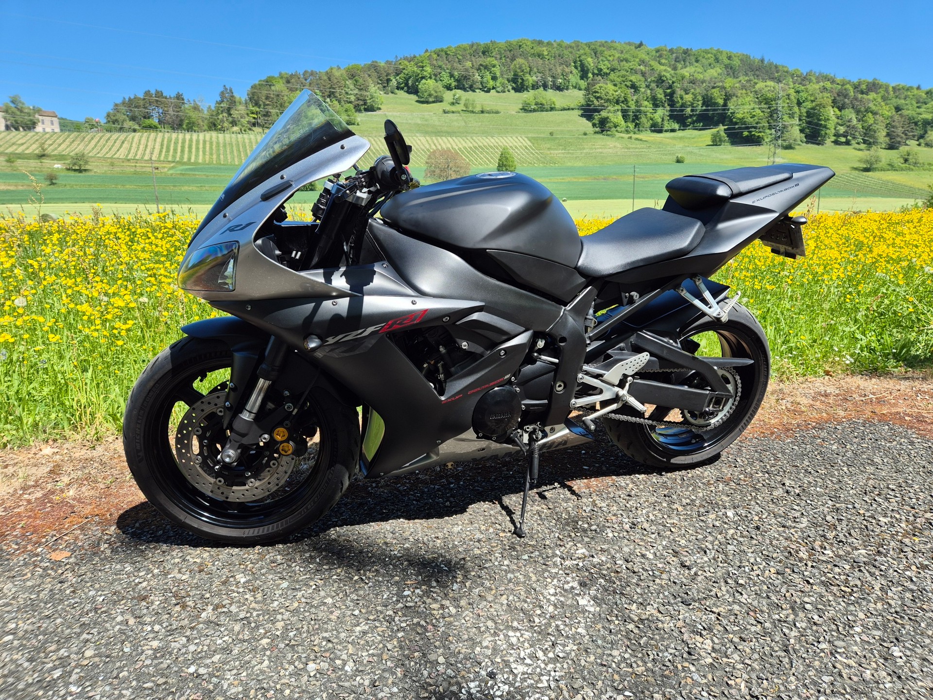 YAMAHA YZF-R1-image-3