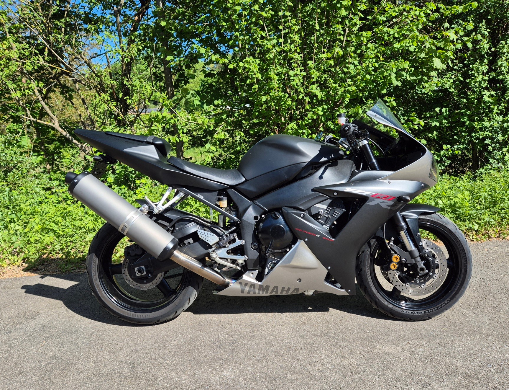 YAMAHA YZF-R1-image-1
