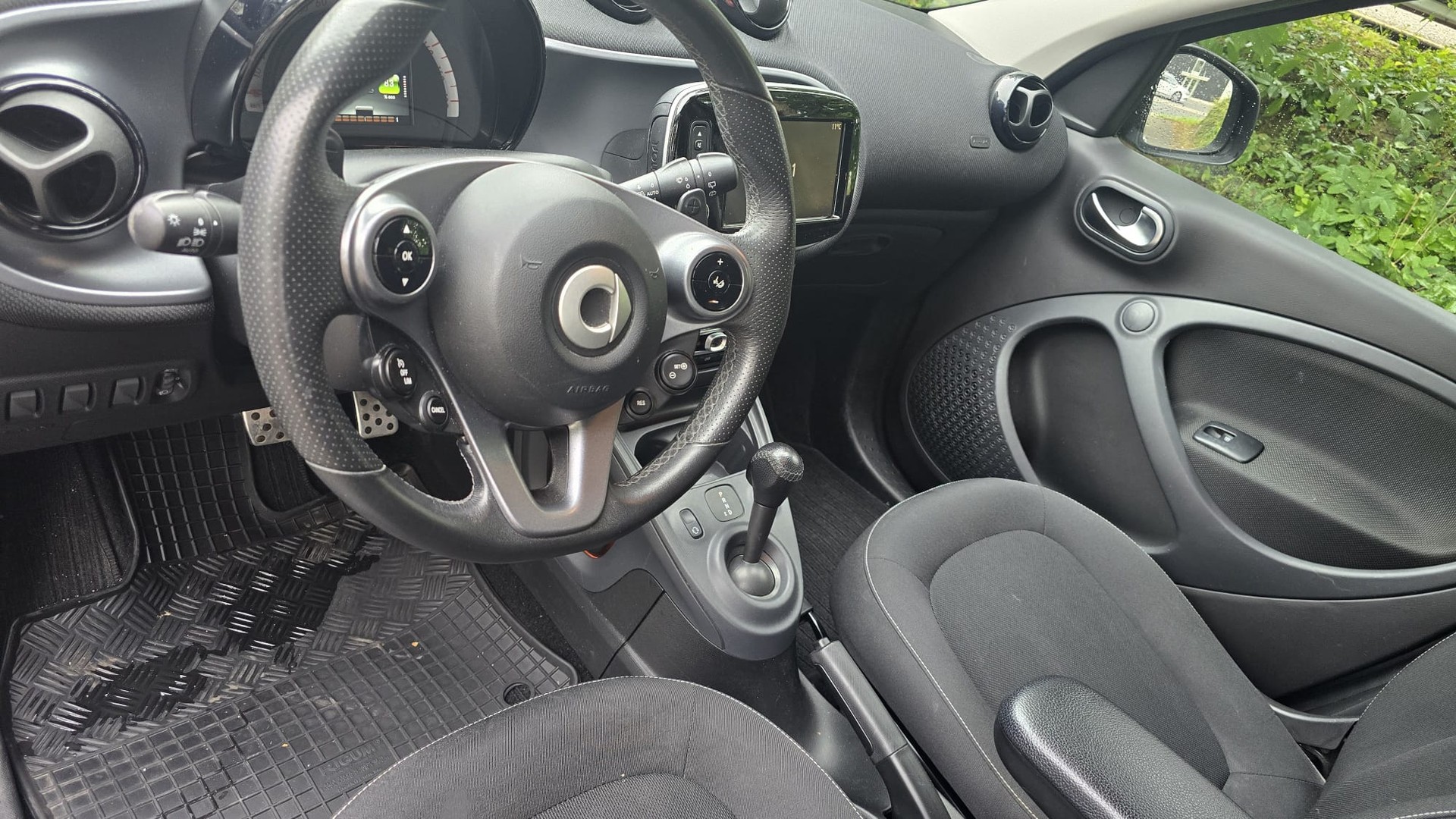 SMART forfour PASSION twinamic Navigation / camera / DAB / Bluetooh / ACC TEMPOMAT-image-4