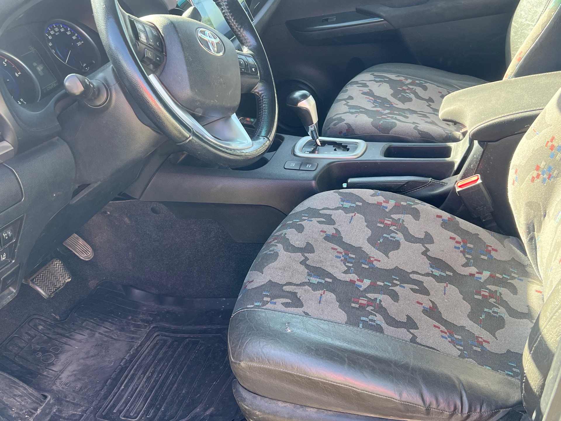 TOYOTA Hilux 2.4-4D Limited Double Cab 4x4 A-image-10