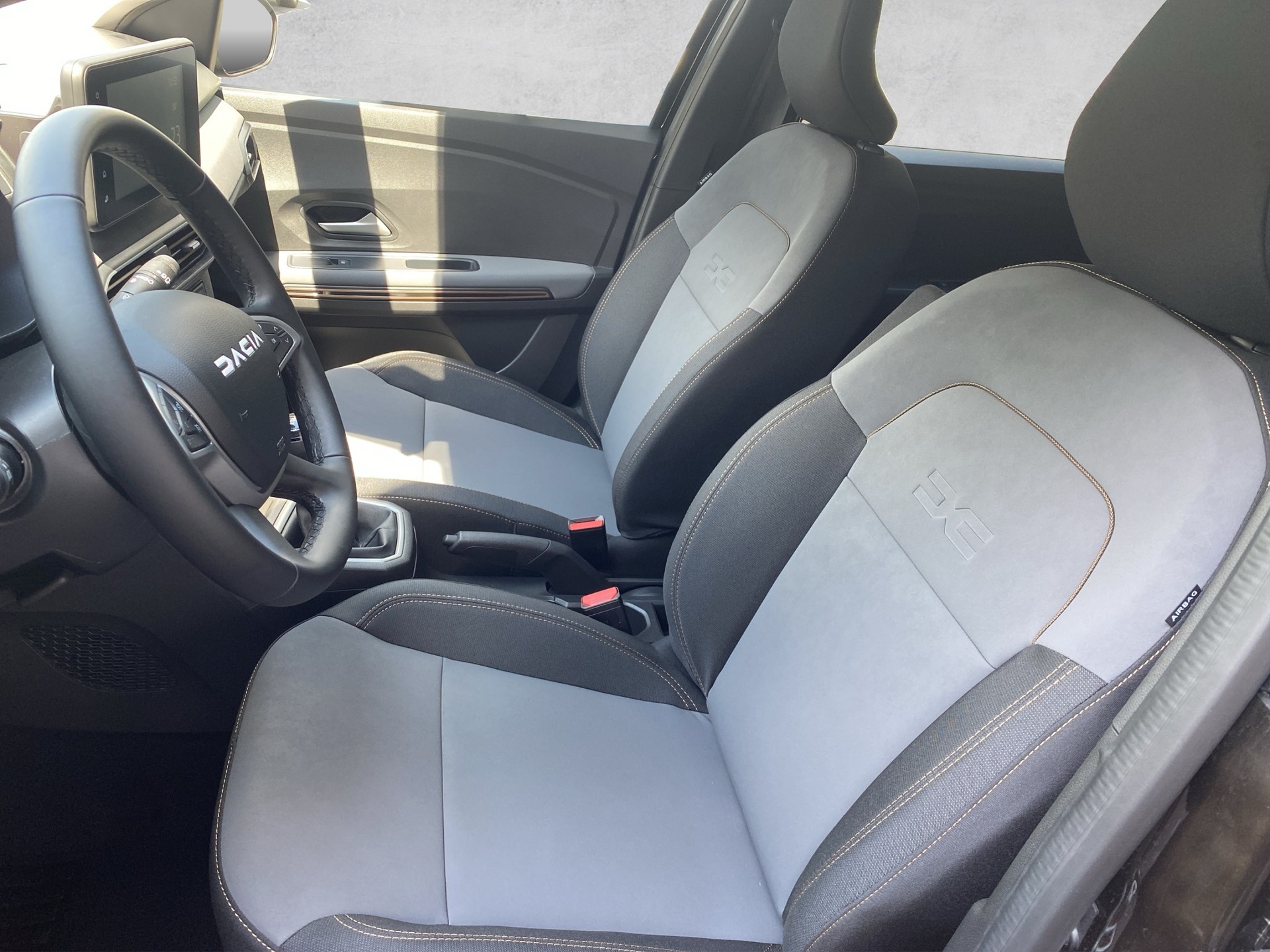 DACIA Jogger TCe 110 Extreme-image-8