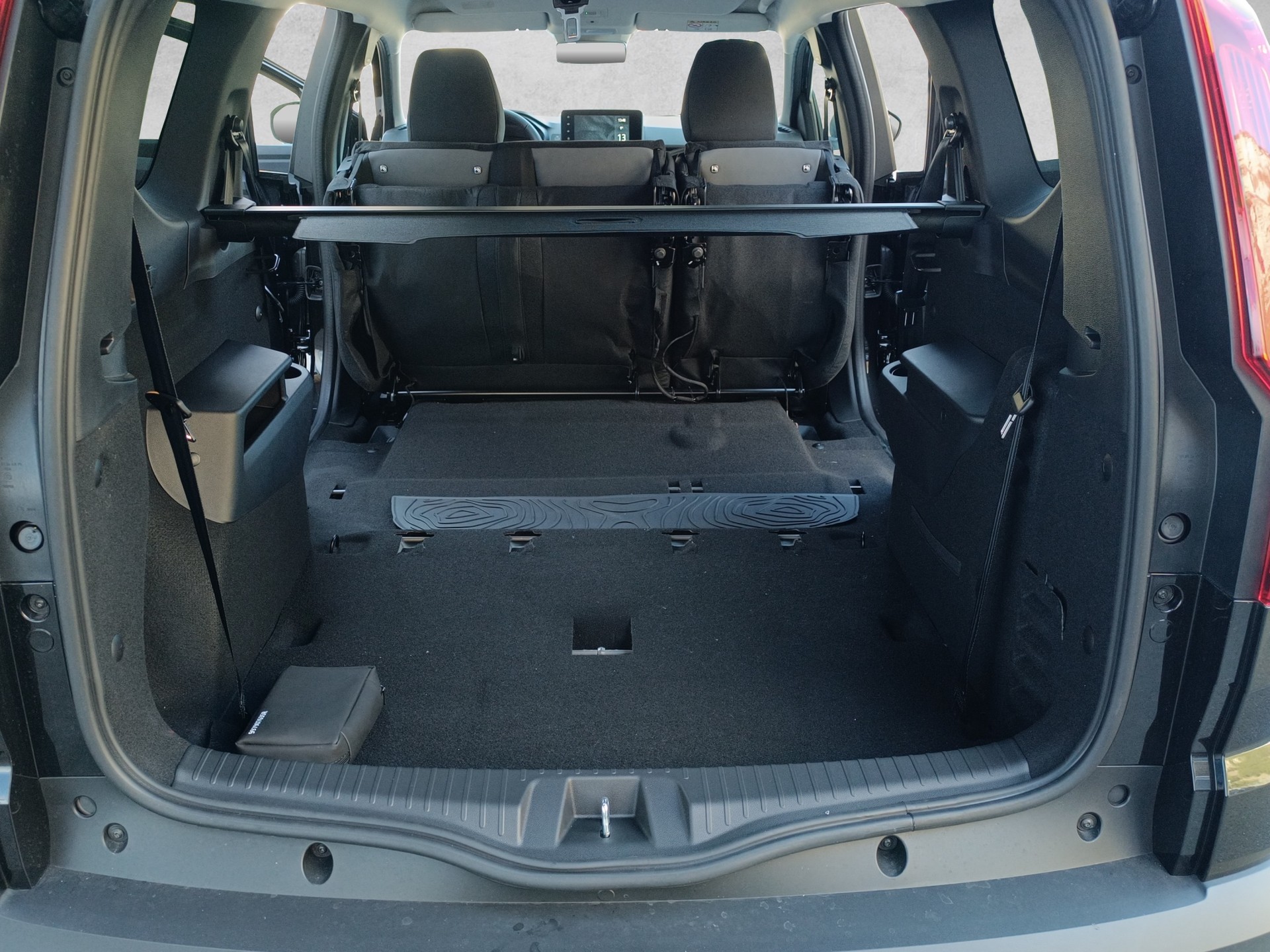 DACIA Jogger TCe 110 Extreme-image-15