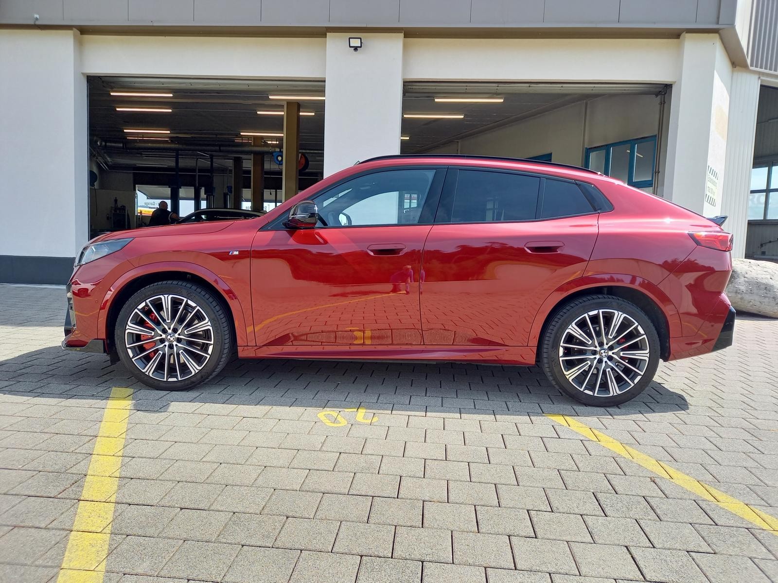 BMW iX2 xDrive 30 M Sport Pro-showroom-element-2