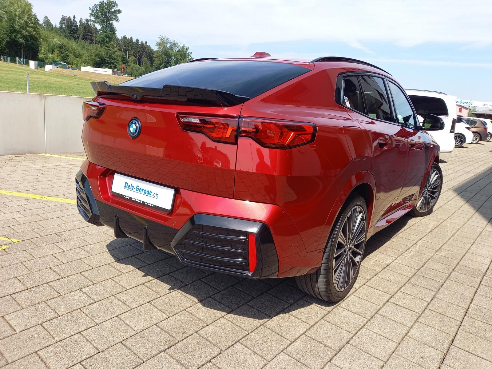 BMW iX2 xDrive 30 M Sport Pro-showroom-element-1