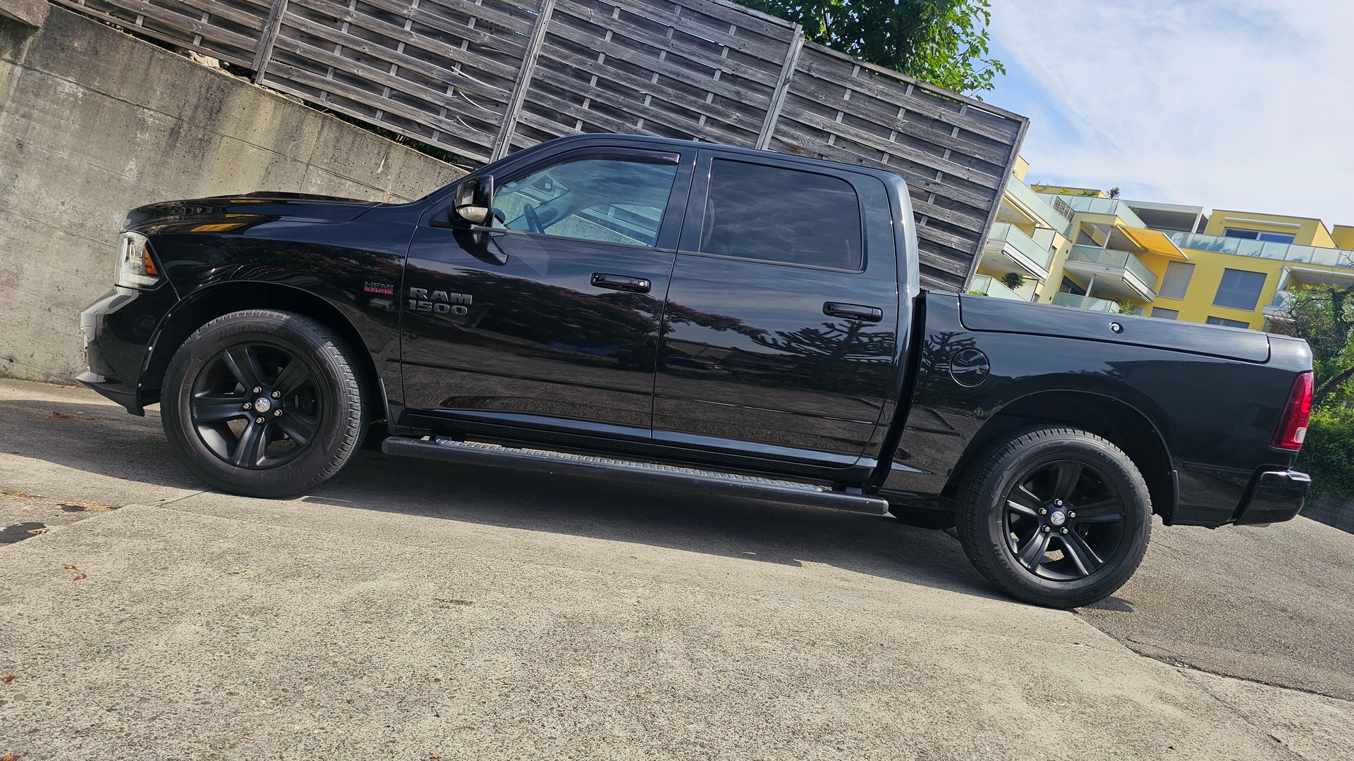 DODGE RAM 5.7 V8-image-4