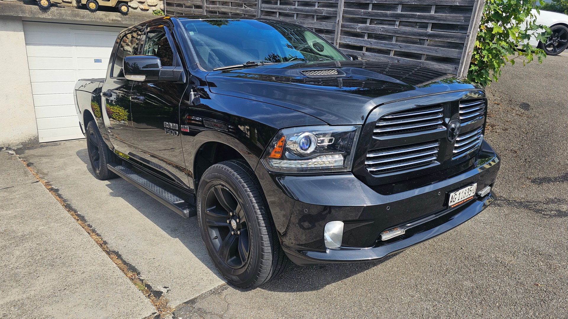DODGE RAM 5.7 V8