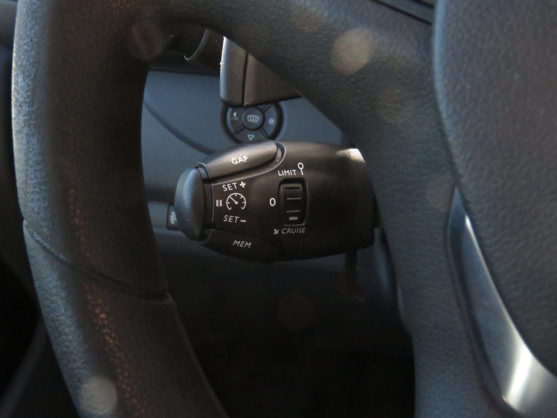 PEUGEOT Expert 2.0 BlueHDi 120 S&S Premium Long EAT8 (Automat, AHK 2.5 t, NL 1'144 kg)-image-16