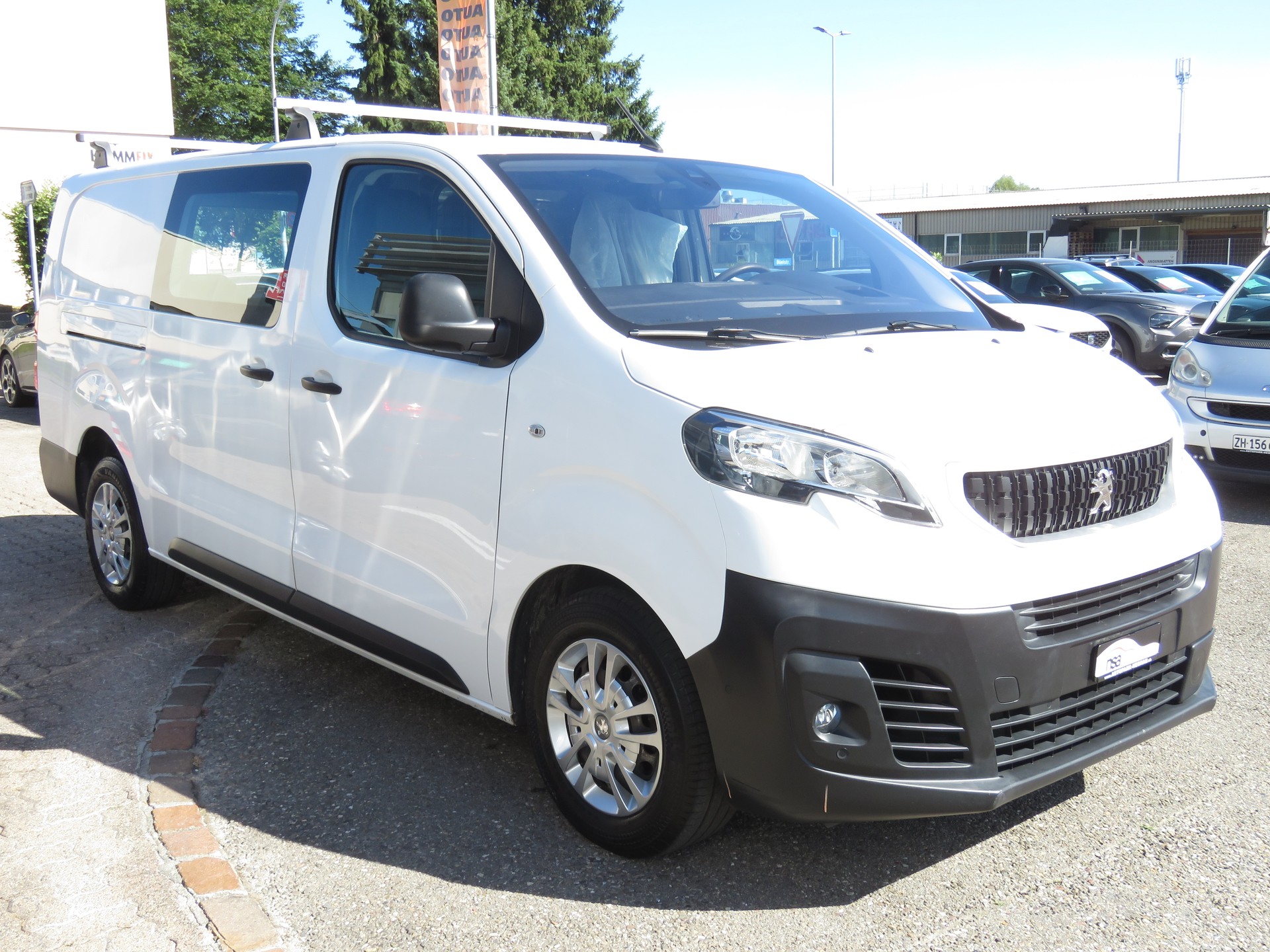PEUGEOT Expert 2.0 BlueHDi 120 S&S Premium Long EAT8 (Automat, AHK 2.5 t)-showroom-element-2