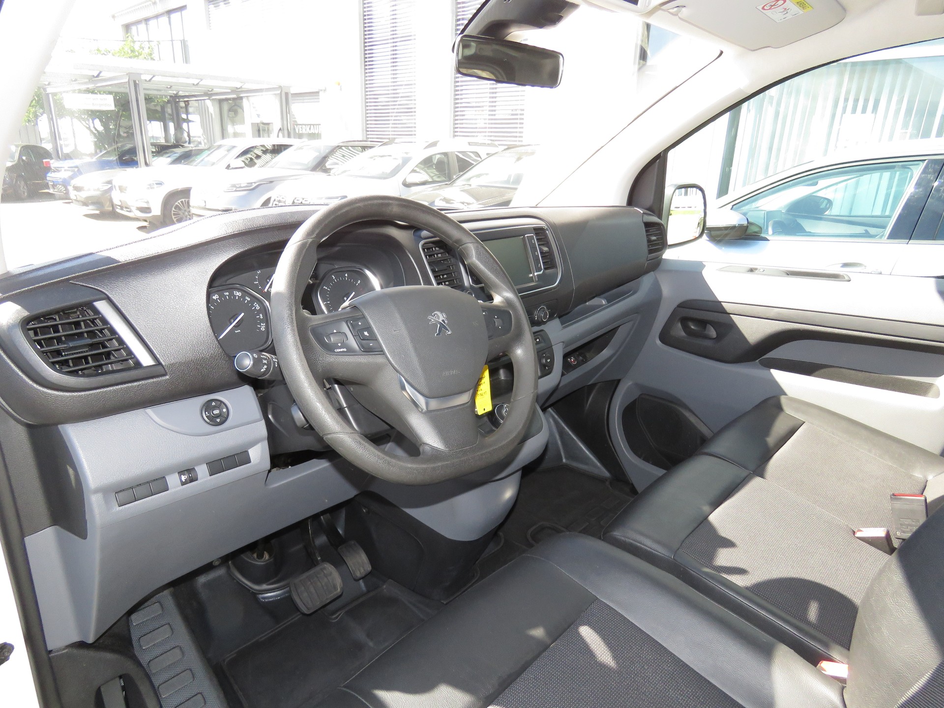 PEUGEOT Expert 2.0 BlueHDi 120 S&S Premium Long EAT8 (Automat, AHK 2.5 t, NL 1'144 kg)-image-6