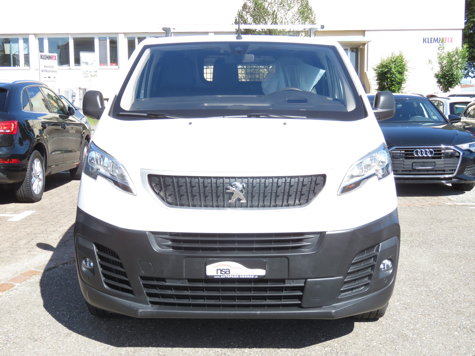 PEUGEOT Expert 2.0 BlueHDi 120 S&S Premium Long EAT8 (Automat, AHK 2.5 t)-showroom-element-1