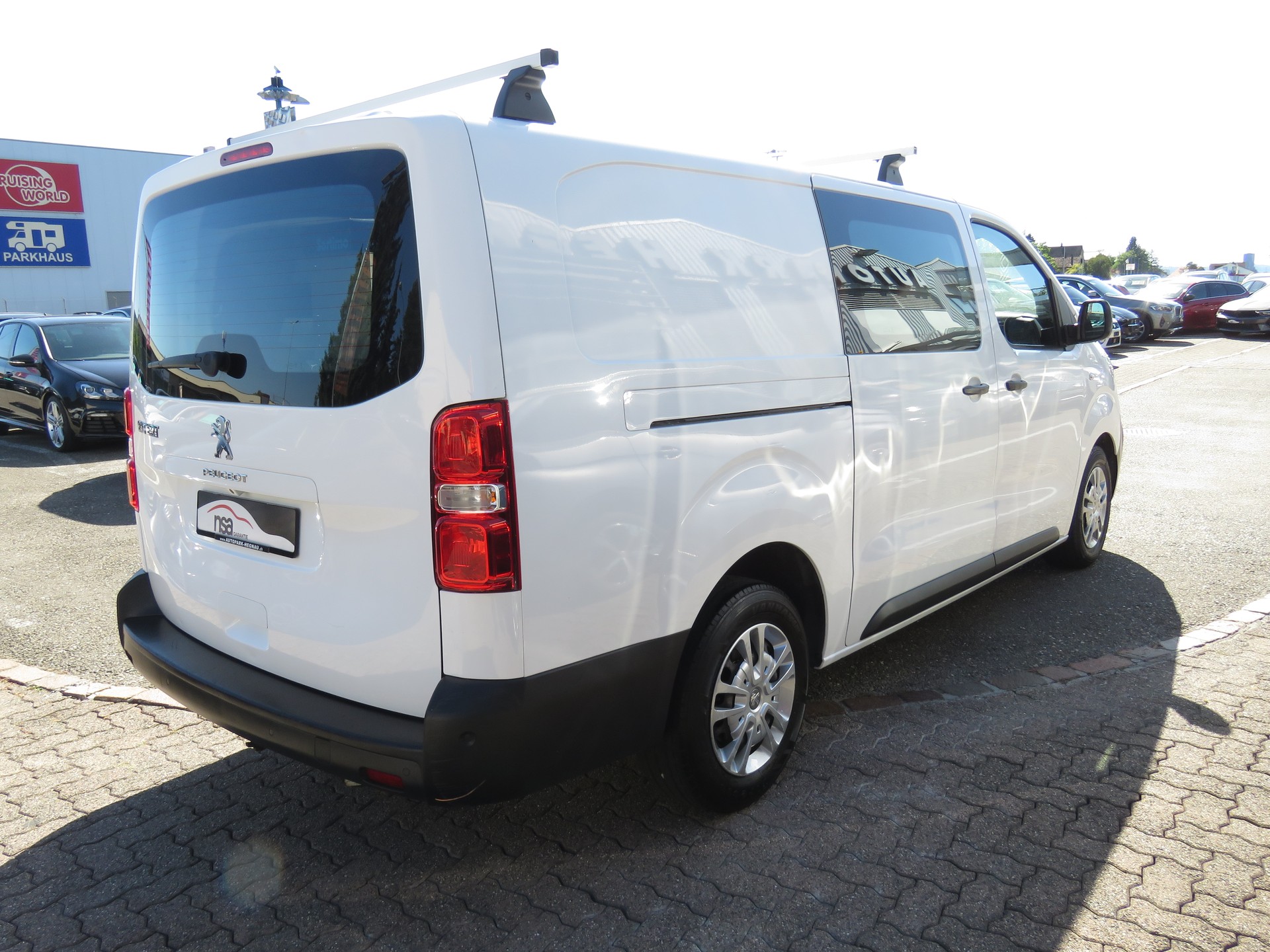 PEUGEOT Expert 2.0 BlueHDi 120 S&S Premium Long EAT8 (Automat, AHK 2.5 t)-showroom-element-3