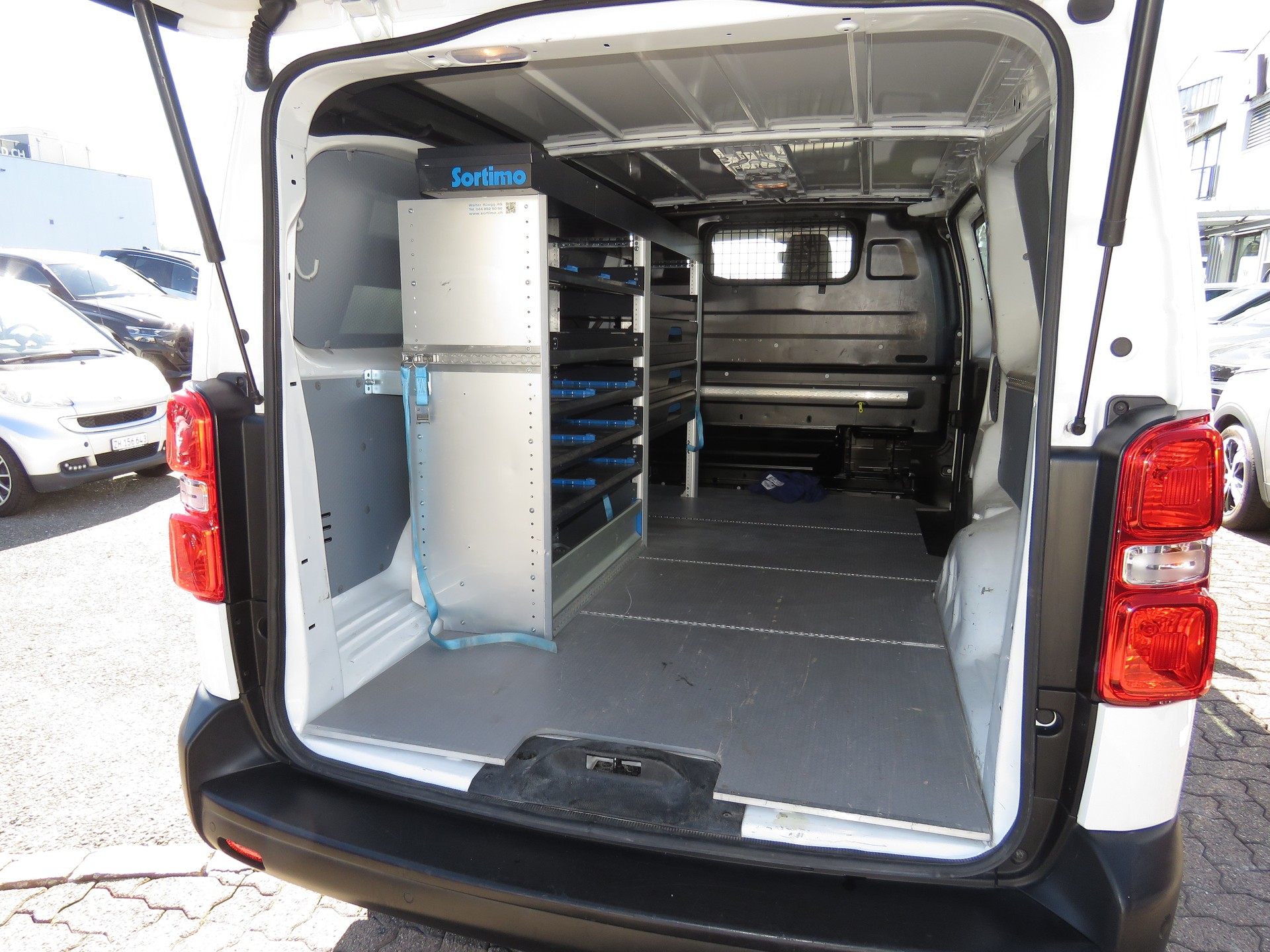 PEUGEOT Expert 2.0 BlueHDi 120 S&S Premium Long EAT8 (Automat, AHK 2.5 t, NL 1'144 kg)-image-11