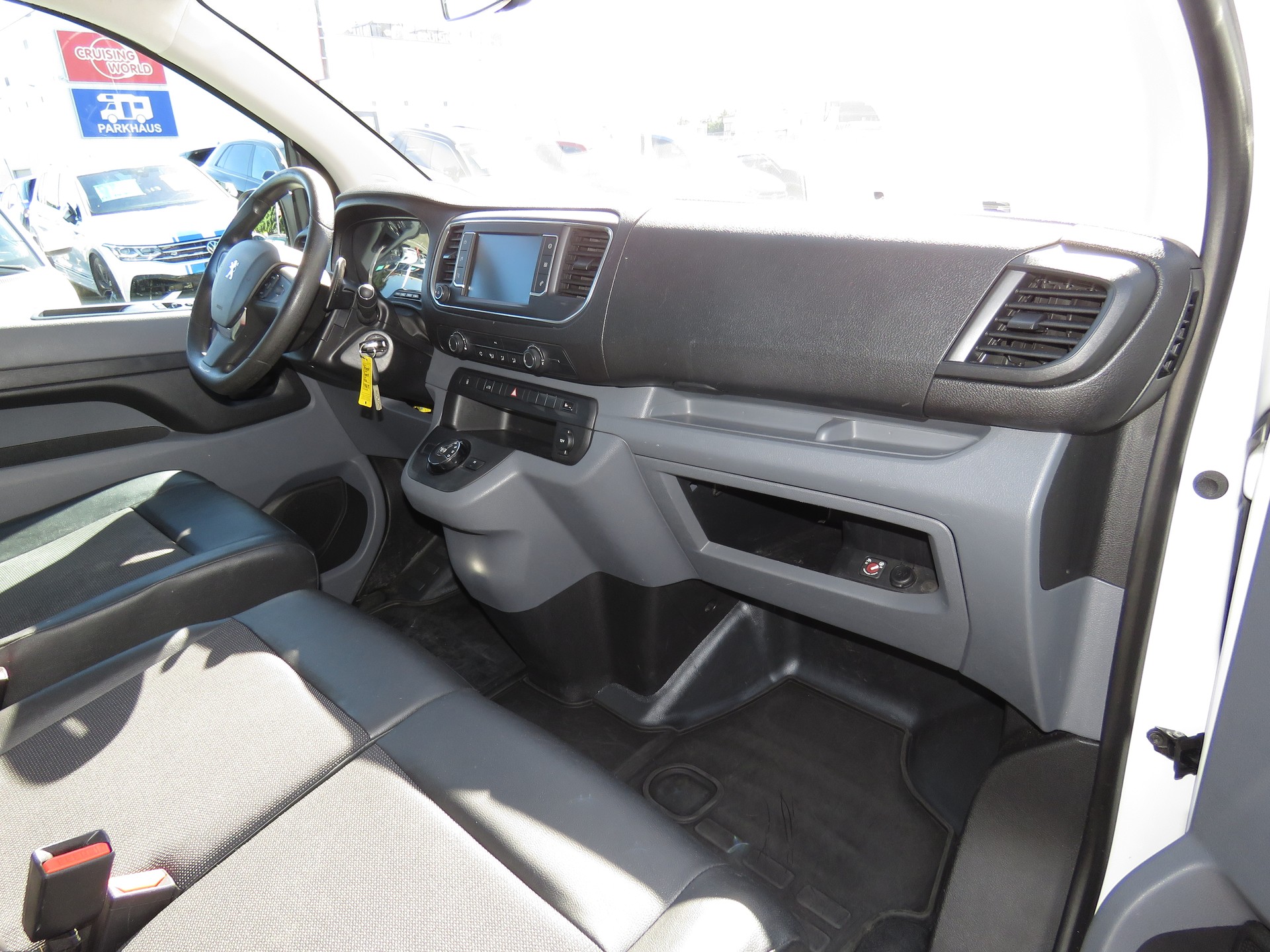 PEUGEOT Expert 2.0 BlueHDi 120 S&S Premium Long EAT8 (Automat, AHK 2.5 t, NL 1'144 kg)-image-8