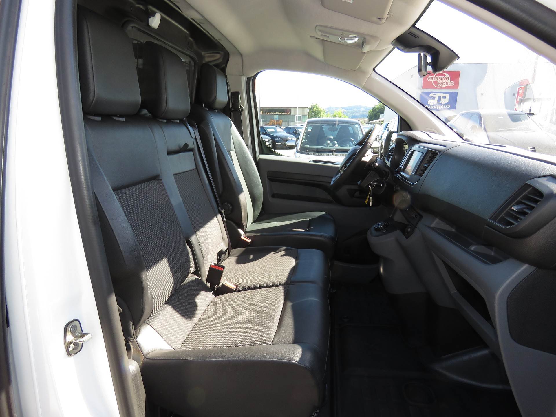 PEUGEOT Expert 2.0 BlueHDi 120 S&S Premium Long EAT8 (Automat, AHK 2.5 t, NL 1'144 kg)-image-9