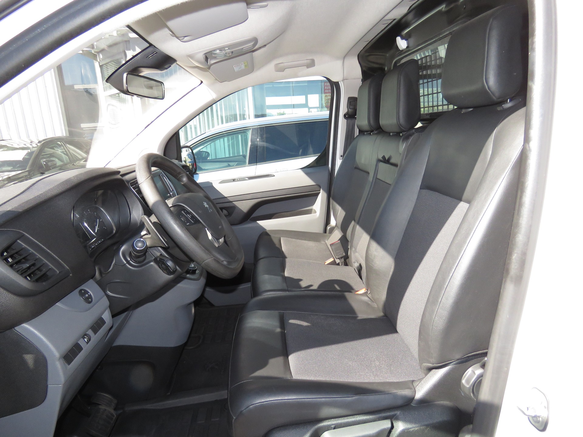 PEUGEOT Expert 2.0 BlueHDi 120 S&S Premium Long EAT8 (Automat, AHK 2.5 t, NL 1'144 kg)-image-7