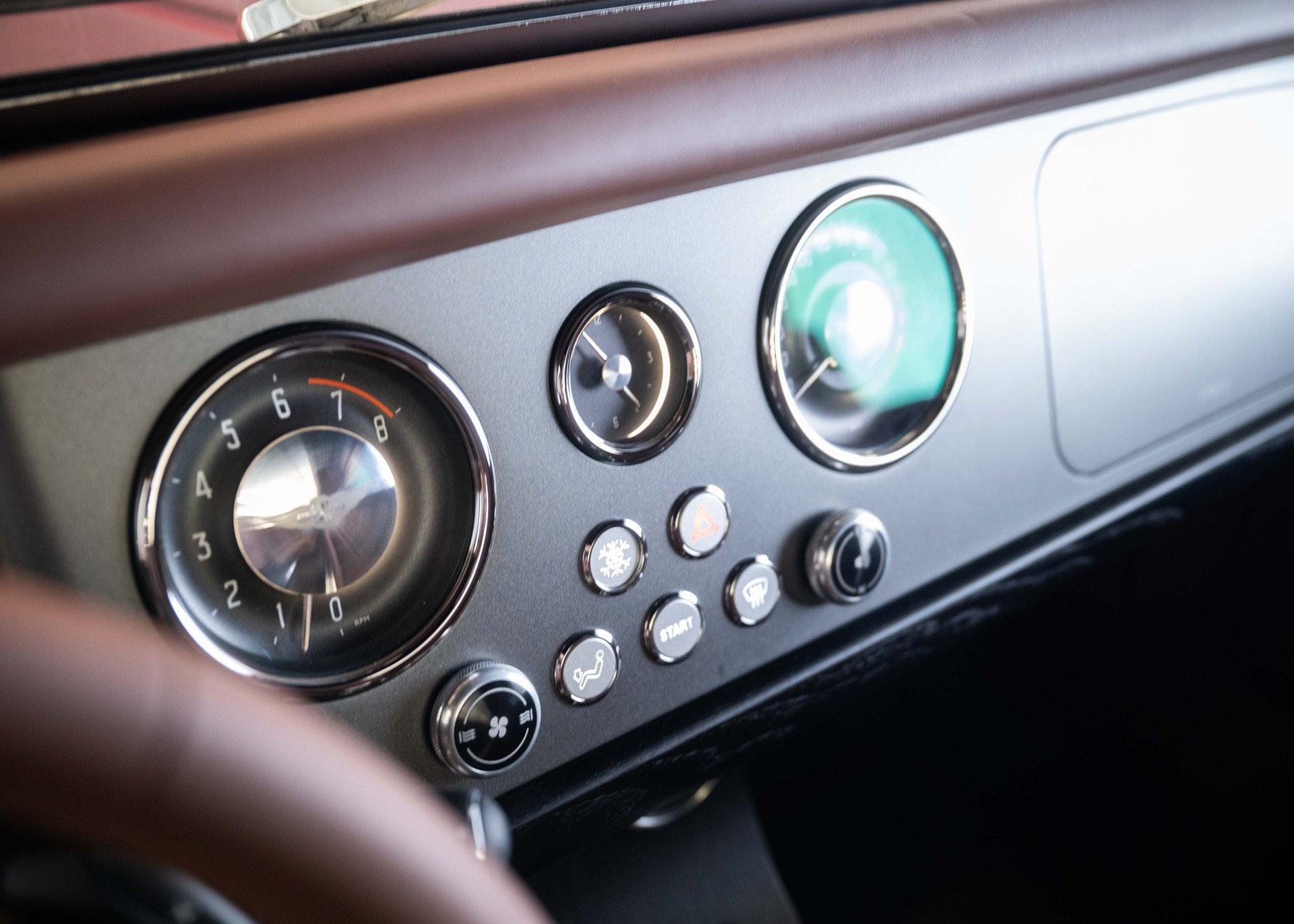 MORGAN Supersport 3.0 Bespoke (New Swiss car, special order, sports exhaust, hardtop, 30-month warranty)-image-29