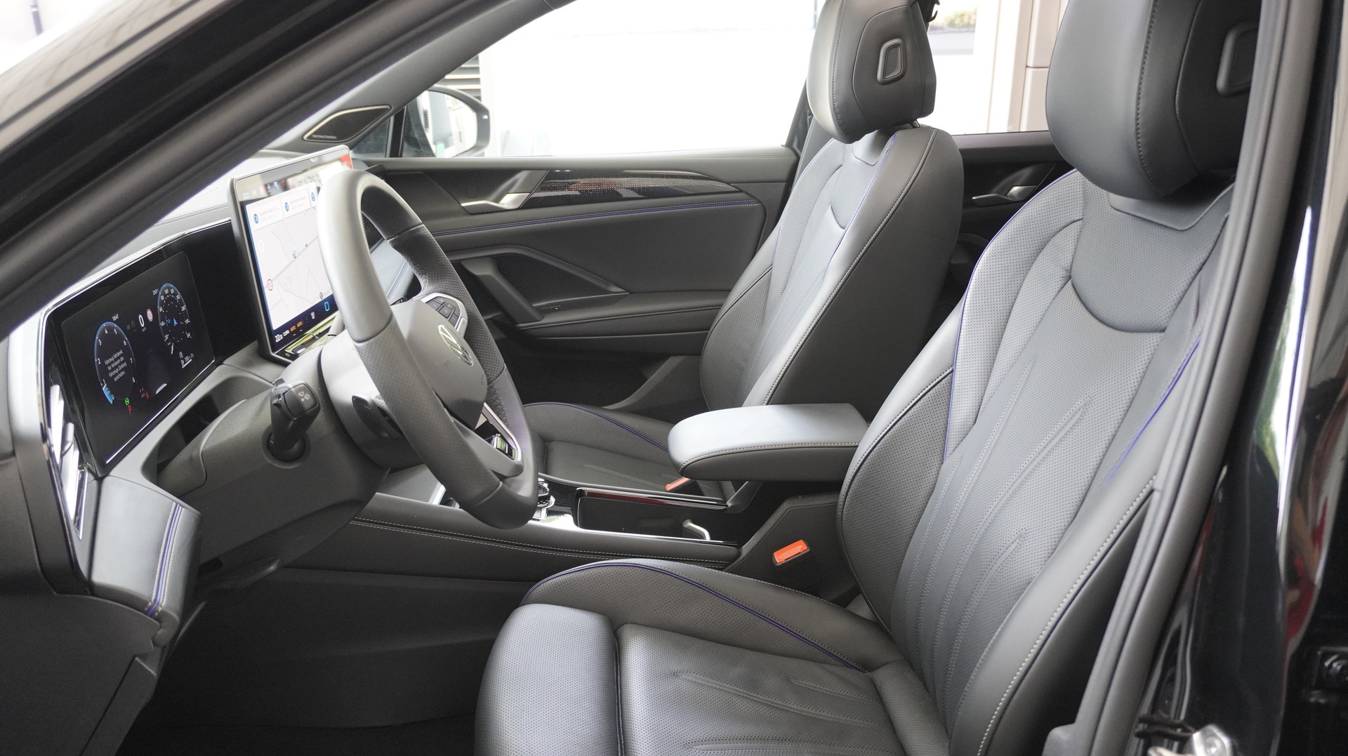VW Tiguan 2.0 TSI United DSG 4Motion-showroom-element-3