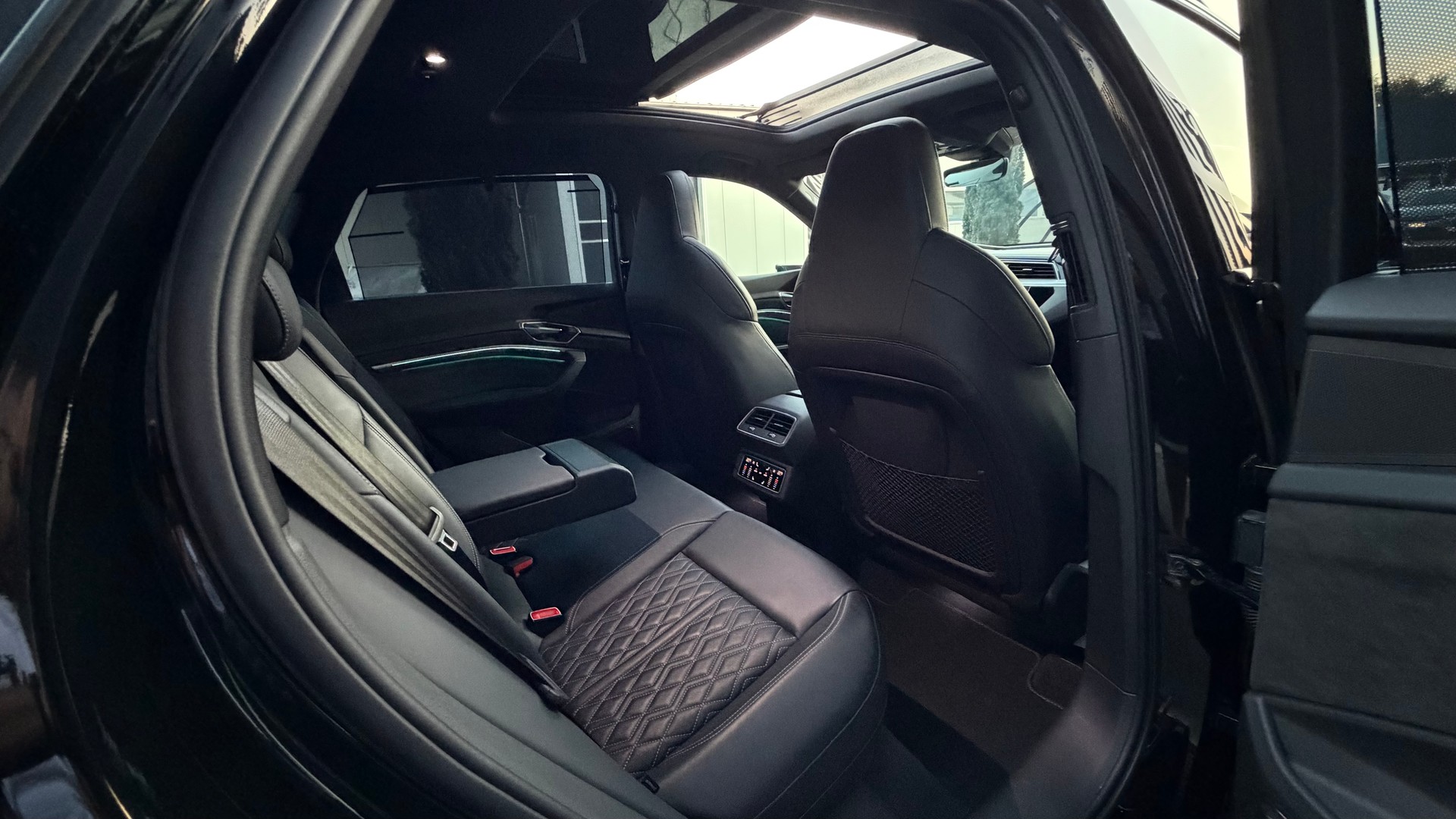 AUDI e-tron 55 S Line quattro♦️8 Jahre Garantie auf Batterie*Topausstattung♦️-image-24