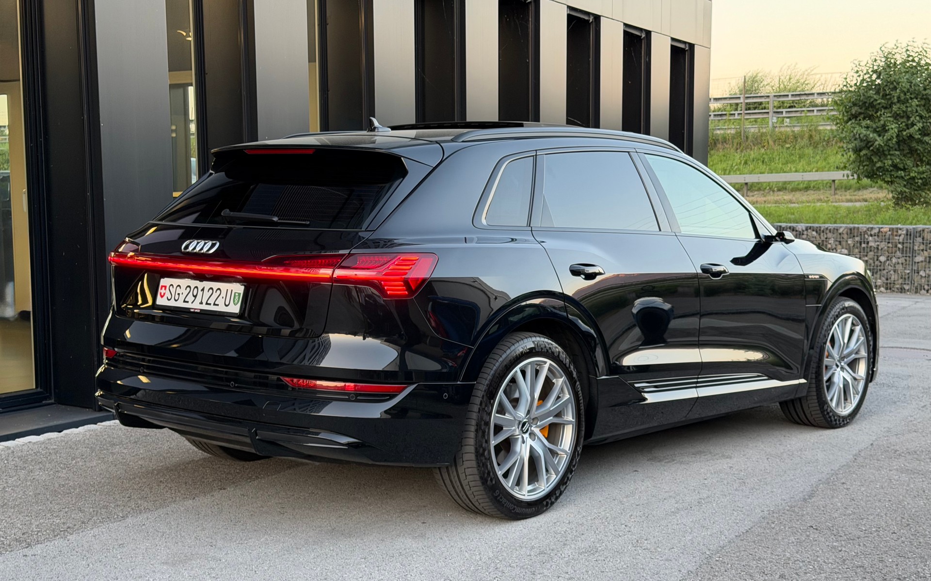 AUDI e-tron 55 S Line quattro♦️8 Jahre Garantie auf Batterie*Topausstattung♦️-showroom-element-1