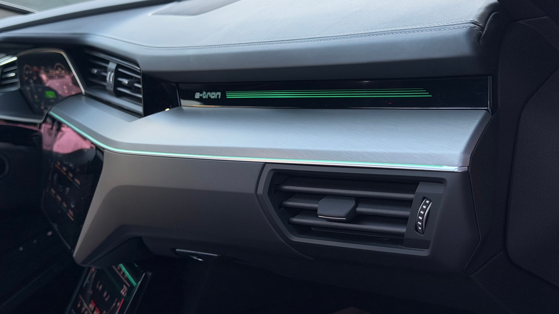 AUDI e-tron 55 S Line quattro♦️8 Jahre Garantie auf Batterie*Topausstattung♦️-image-21