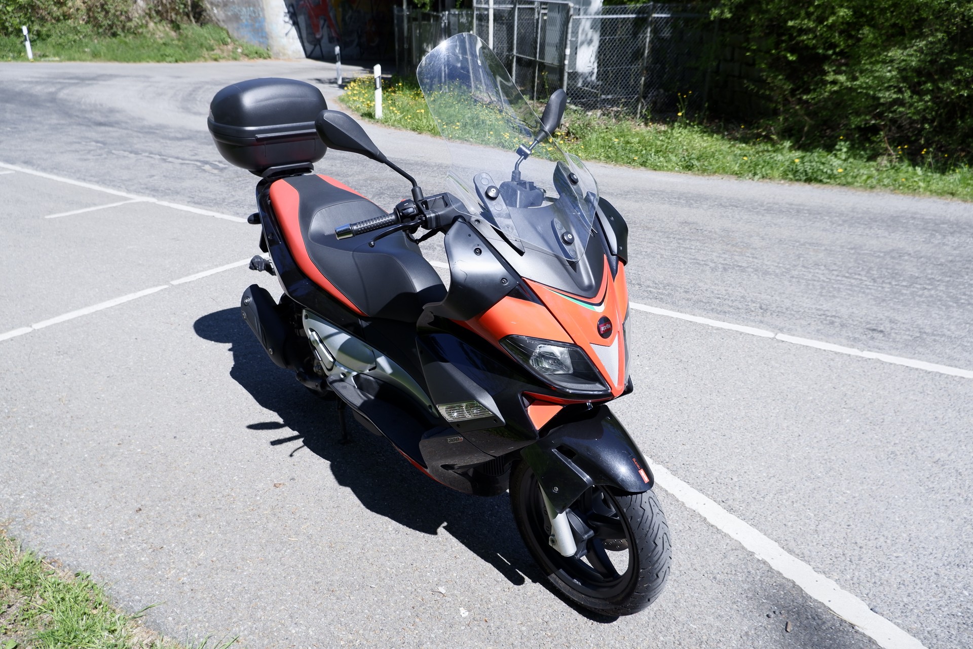 APRILIA SR Max 300-image-1