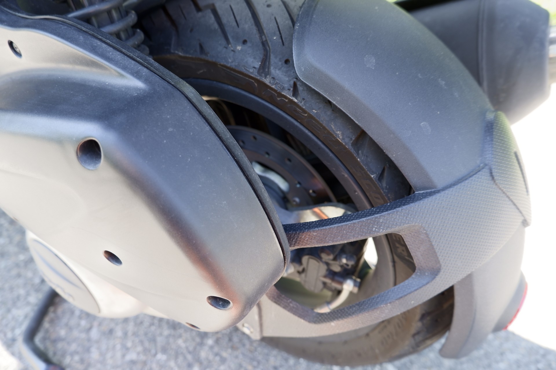 APRILIA SR Max 300-image-2