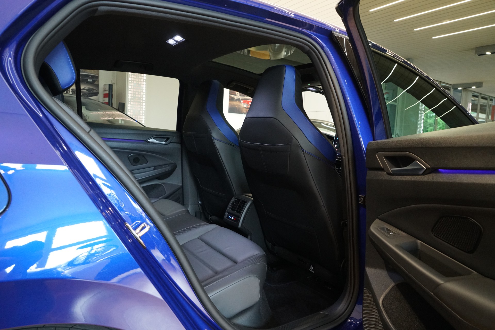 VW Golf 2.0 TSI R Black Edition DSG 4 Motion ABT 400 PS Akrapovič-image-22