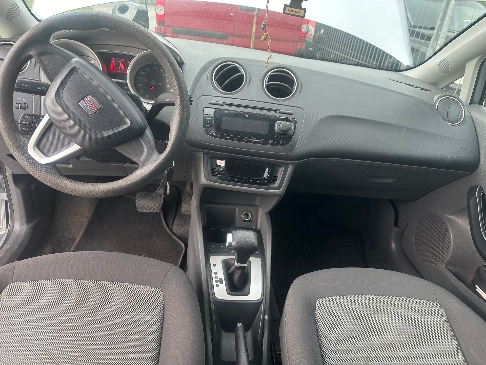 SEAT Ibiza 1.6 Style DSG-image-9