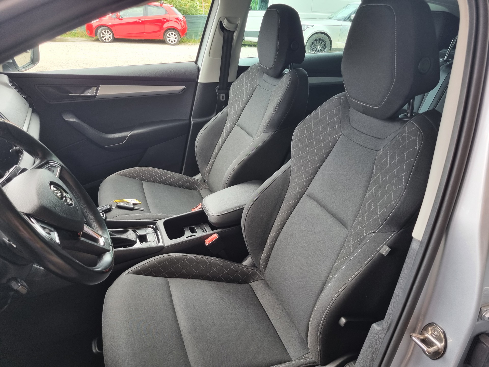 SKODA Karoq 1.5 TSI ACT Ambition DSG-image-7