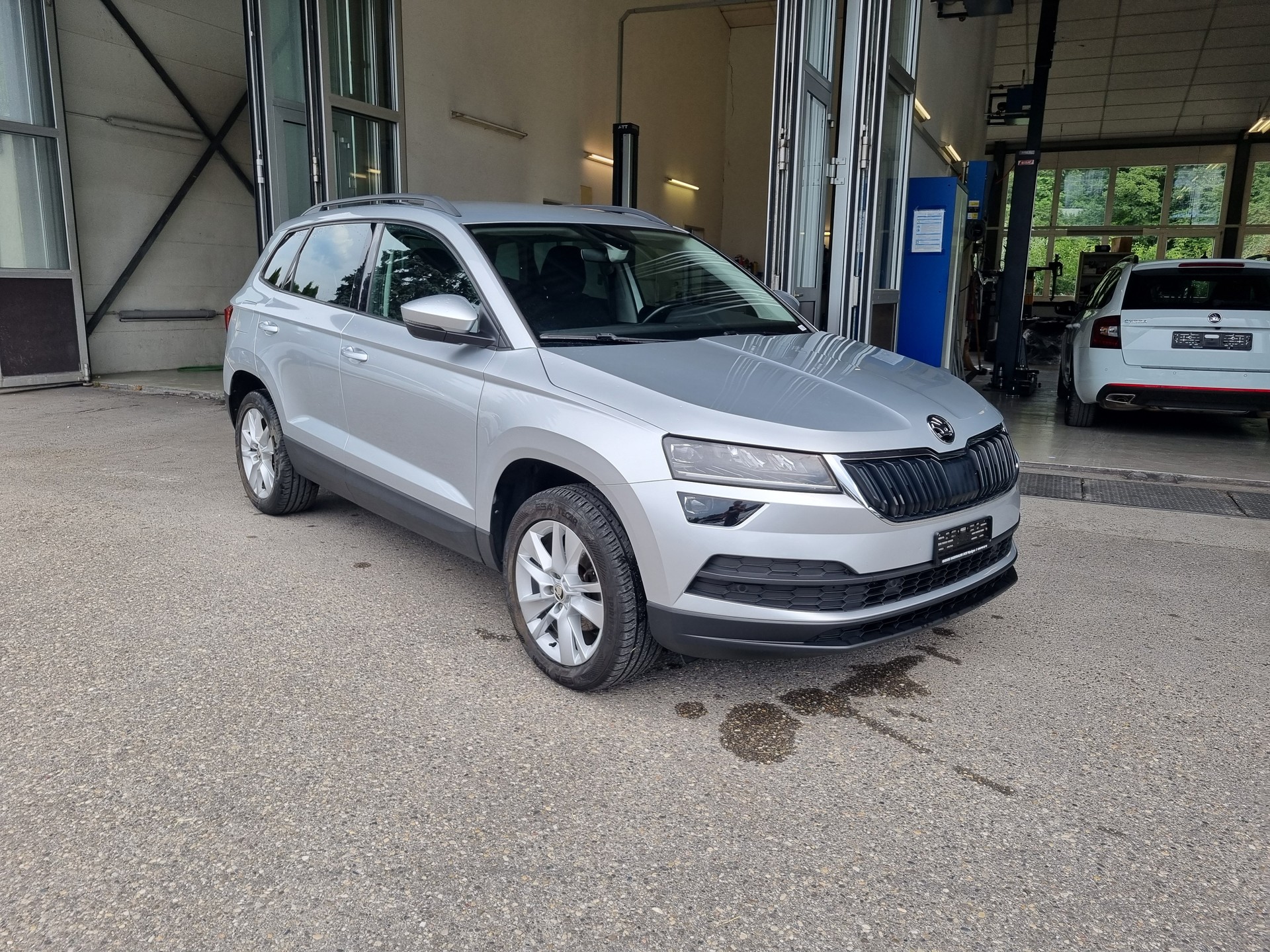 SKODA Karoq 1.5 TSI ACT Ambition DSG-showroom-element-1