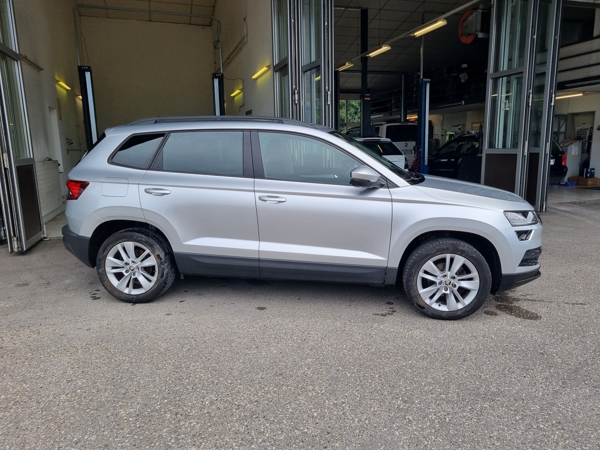 SKODA Karoq 1.5 TSI ACT Ambition DSG-showroom-element-2